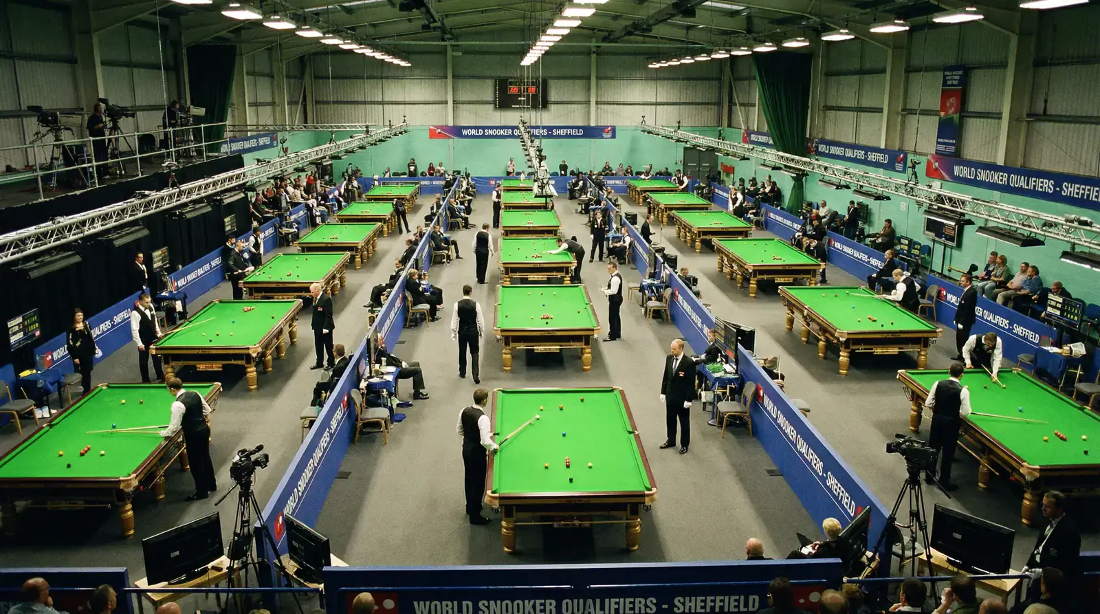Arena kwalifikacji snookerowych z wieloma stołami do gry równoczesnej